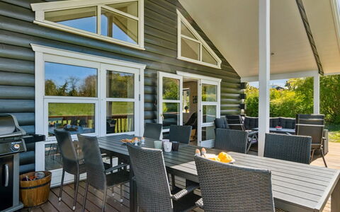 Hjalmar - 400M from the Sea: Meubles, Design Intérieur, Sol, Sol, Plafond, Pièce, Chaise, Table, Appartement, Table Cuisine Et Salle A Manger
