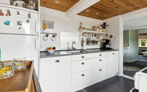 Ødke - 25M from the Sea: Cuisine, Appareil De Cuisine, Comptoir, Cabinetry, Principaux Appliance, Design Intérieur, Électroménager, Bois, Sol, Plafond