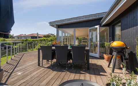 Selke - 300M from the Sea: Maison, Domicile, Toit, Chalet, Biens, Aménagement Paysager, Batiments Jardin, Siding, Ferme