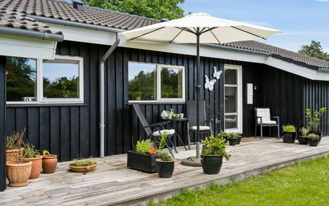 Caro - 900M from the Sea: Meubles, Design Intérieur, Sol, Sol, Plafond, Pièce, Chaise, Table, Appartement, Table Cuisine Et Salle A Manger