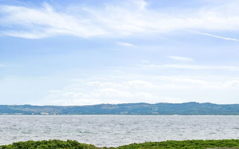Straale - 50M from the Sea: Toit, Maison, Domicile, Chalet, Porte, Siding, Plate-Forme, Porche, Planche, Dur