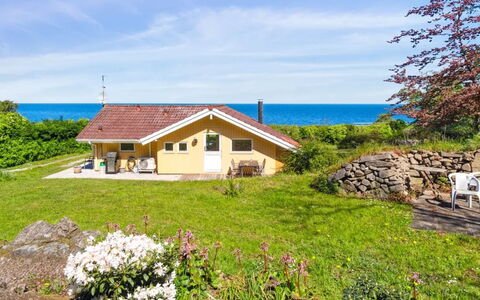 Henric - 75M from the Sea: Bois, Toit, Architecture, Domicile, Maison, Chalet, Siding, Dur, Pente, Biens