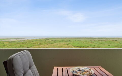 Brynhild - 50M from the Sea: Meubles, Sol, Mer, Chaise, Océan, Tache De Bois, Prairie, Table Basse, Dur, Steppe
