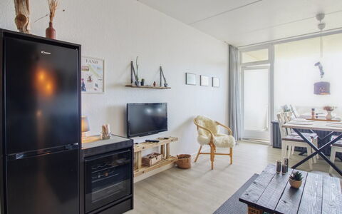 Brynhild - 50M from the Sea: Herbe, Prairie, Paysage, Écorégion, Plaine, Communauté Des Plantes, Lot Terre, Mobilier De Jardin, Prairie, Formations Arbustives