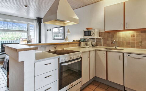 Rufina - 3.5Km from the Sea: Cuisine, Comptoir, Sol, Design Intérieur, Sol, Cabinetry, Bois, Plafond, Appareil De Cuisine, Meubles