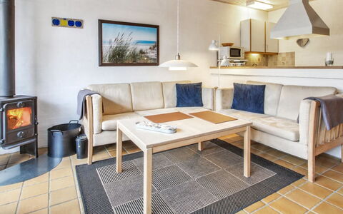 Rufina - 3.5Km from the Sea: Meubles, Sol, Design Intérieur, Sol, Canapé, Bois, Salon, Pièce, Table, Domicile