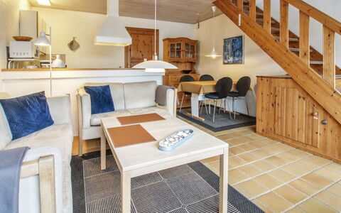 Rufina - 3.5Km from the Sea: Meubles, Design Intérieur, Sol, Bois, Sol, Canapé, Plafond, Pièce, Salon, Parquet