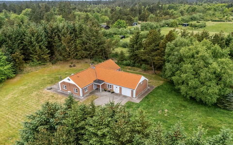 Marlise - 2.5Km from the Sea: Maison, Domicile, Toit, Zone Résidentielle, Chalet, Biens, Ferme, Pelouse, Aménagement Paysager, Siding