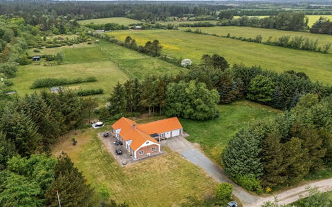 Marlise - 2.5Km from the Sea: Maison, Domicile, Toit, Zone Résidentielle, Chalet, Biens, Ferme, Pelouse, Aménagement Paysager, Siding
