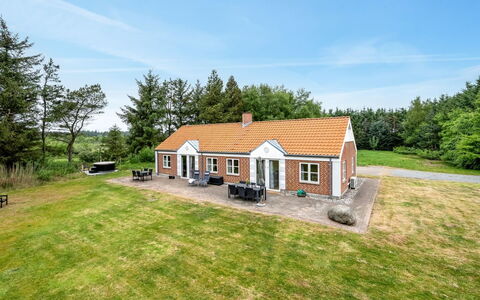 Marlise - 2.5Km from the Sea: Maison, Domicile, Toit, Zone Résidentielle, Chalet, Biens, Ferme, Pelouse, Aménagement Paysager, Siding