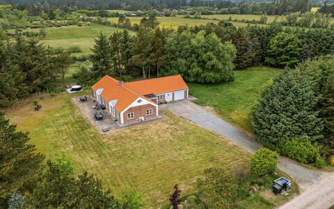 Marlise - 2.5Km from the Sea: Maison, Domicile, Toit, Zone Résidentielle, Chalet, Biens, Ferme, Pelouse, Aménagement Paysager, Siding