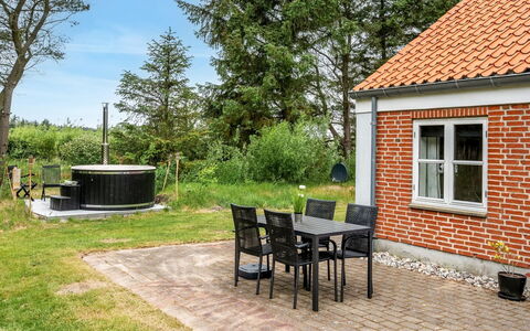 Marlise - 2.5Km from the Sea: Maison, Domicile, Toit, Zone Résidentielle, Chalet, Biens, Ferme, Pelouse, Aménagement Paysager, Siding