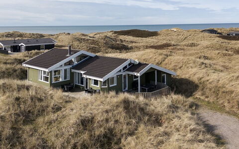 Merta - 150M from the Sea: Toit, Chalet, Domicile, Biens, Ferme, Porche, Siding, Batiments Jardin, Cabane