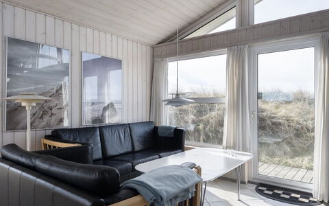 Merta - 150M from the Sea: Bois, Design Intérieur, Domicile, Plafond, Sol, Meubles, Salon, Pièce, Canapé, Dur