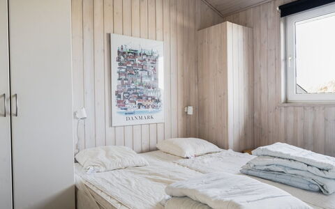 Merta - 150M from the Sea: Chambre, Lit, Mur, Drap De Lit, Bois, Literie, Sol, Design Intérieur, Sol, Linge