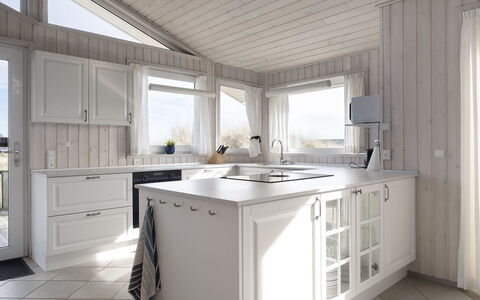 Merta - 150M from the Sea: Cuisine, Comptoir, Design Intérieur, Cabinetry, Sol, Meubles, Plafond, Sol, Domicile, Appareil De Cuisine