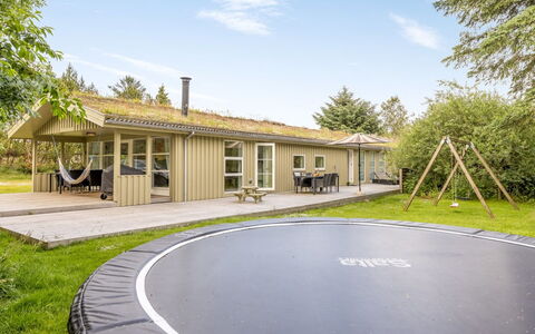 Yngve - 1.2Km from the Sea: Herbe, Vert, Maison, Chalet, Prairie, Zone Rurale, Écorégion, Paysage, Lot Terre, Arbuste