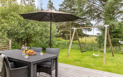 Yngve - 1.2Km from the Sea: Bois, Domicile, Porche, Plate-Forme, Dur, Toit, Tache De Bois, Parquet, Eco Hôtel