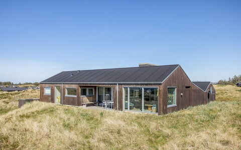 Carit - 450M from the Sea: Herbe, Vert, Maison, Chalet, Prairie, Zone Rurale, Écorégion, Paysage, Lot Terre, Arbuste