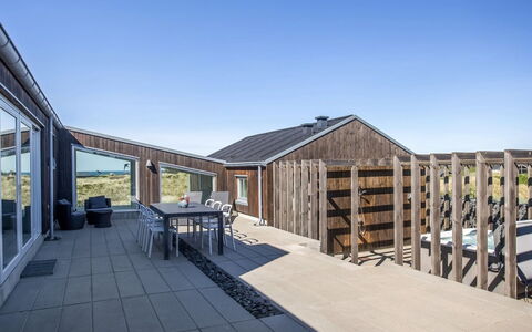 Carit - 450M from the Sea: Bois, Domicile, Porche, Plate-Forme, Dur, Toit, Tache De Bois, Parquet, Eco Hôtel