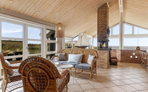 Aster - 150M from the Sea: Meubles, Design Intérieur, Bois, Plafond, Sol, Sol, Chaise, Domicile, Salon, Canapé