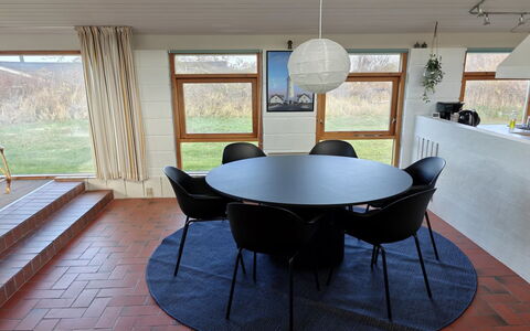 Hansen - 600M from the Sea: Meubles, Sol, Sol, Design Intérieur, Bois, Parquet, Chaise, Table, Table Cuisine Et Salle A Manger, Salle À Manger