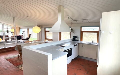 Hansen - 600M from the Sea: Design Intérieur, Sol, Comptoir, Sol, Meubles, Cuisine, Bois, Plafond, Cabinetry, Luminaire