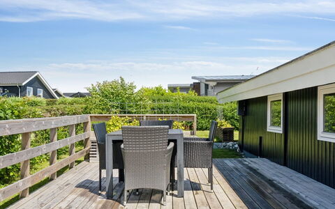 Jolanta - 275M from the Sea: Chalet, Toit, Domicile, Pente, Cabane, Siding