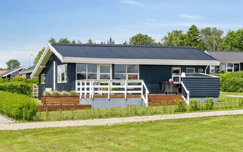 Jolanta - 275M from the Sea: Chalet, Toit, Domicile, Pente, Cabane, Siding