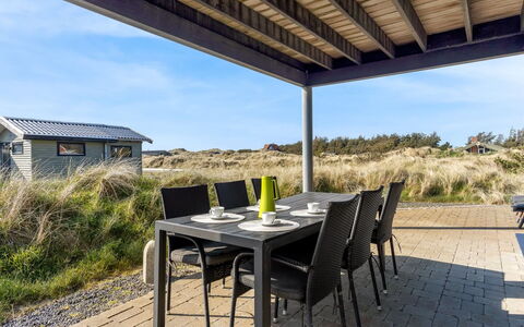 Lilie - 350M from the Sea: Meubles, Design Intérieur, Sol, Sol, Plafond, Pièce, Chaise, Table, Appartement, Table Cuisine Et Salle A Manger