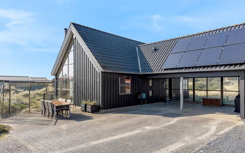 Lilie - 350M from the Sea: Meubles, Design Intérieur, Sol, Sol, Plafond, Pièce, Chaise, Table, Appartement, Table Cuisine Et Salle A Manger