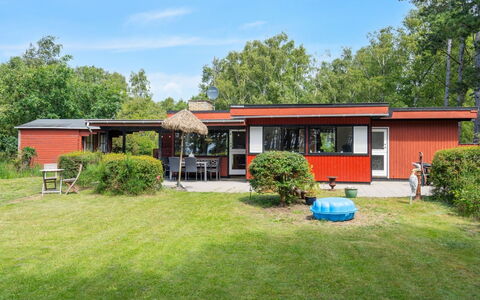 Auli - 125M from the Sea: Herbe, Arbuste, Maison, Lot Terre, Domicile, Toit, Jardin, Chalet, Pelouse