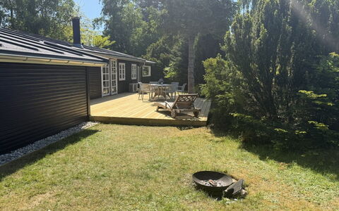 Synnöve - 350M from the Sea: Herbe, Domicile, Maison, Chalet, Arbuste, Toit, Lot Terre, Jardin, Siding