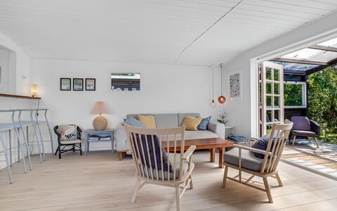 Synnöve - 350M from the Sea: Toit, Maison, Domicile, Chalet, Siding, Biens, Allée, Batiments Jardin, Cour, Cabanon