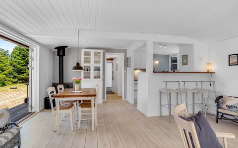 Synnöve - 350M from the Sea: Toit, Maison, Domicile, Chalet, Siding, Biens, Allée, Batiments Jardin, Cour, Cabanon