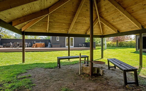 Selve - 600M from the Sea: Bois, Domicile, Porche, Plate-Forme, Dur, Toit, Tache De Bois, Parquet, Eco Hôtel