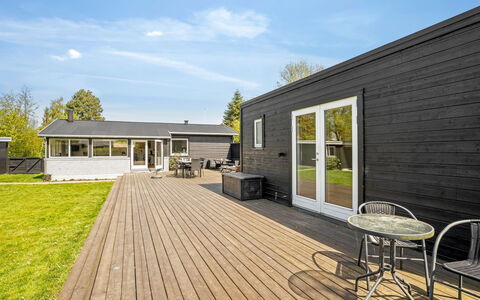 Selve - 600M from the Sea: Bois, Domicile, Porche, Plate-Forme, Dur, Toit, Tache De Bois, Parquet, Eco Hôtel