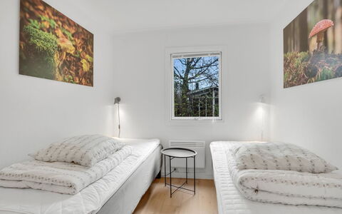 Selve - 600M from the Sea: Bois, Chambre, Lit, Literie, Sol, Domicile, Cadre De Lit, Drap De Lit, Appartement, Daylighting