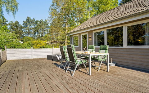 Rohan - 700M from the Sea: Meubles, Design Intérieur, Chaise, Sol, Table, Recours, Sol, Plafond, Pièce, Eco Hôtel