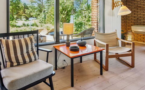 Kersta - 3.3Km from the Sea: Meubles, Design Intérieur, Chaise, Sol, Bois, Table, Sol, Éclairage, Pièce, Salon