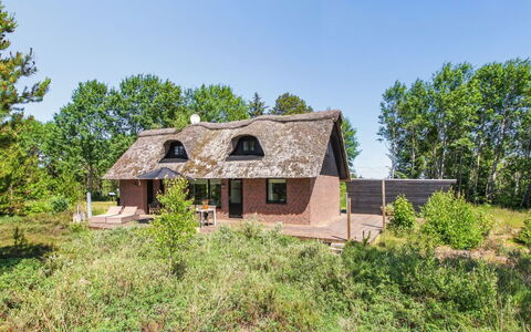 Kersta - 3.3Km from the Sea: Meubles, Mobilier De Jardin, Vaisselle, Table, Drinkware, Chaise, Tableau De Plein Air, Aliments, Bouteille