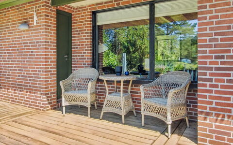 Kersta - 3.3Km from the Sea: Meubles, Bois, Mobilier De Jardin, Table, Chaise, Tableau De Plein Air, Porche, Dur, Tache De Bois, Table Cuisine Et Salle A Manger