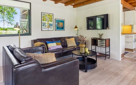 Kersta - 3.3Km from the Sea: Meubles, Design Intérieur, Sol, Canapé, Sol, Mur, Parquet, Bois, Salon, Plafond