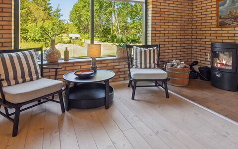 Kersta - 3.3Km from the Sea: Meubles, Bois, Chaise, Sol, Design Intérieur, Table, Sol, Tache De Bois, Dur, Salon