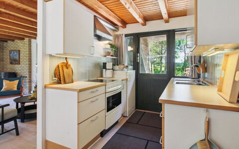 Kersta - 3.3Km from the Sea: Comptoir, Bois, Meubles, Cuisine, Design Intérieur, Sol, Cabinetry, Sol, Appareil De Cuisine, Luminaire Plomberie