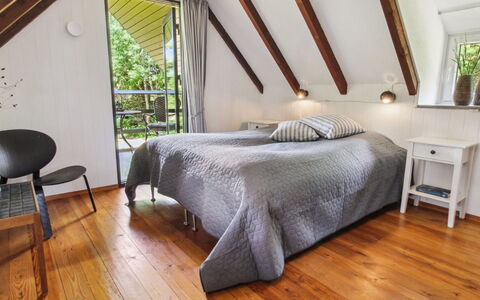 Kersta - 3.3Km from the Sea: Lit, Meubles, Design Intérieur, Sol, Chambre, Bois, Sol, Parquet, Plafond, Drap De Lit