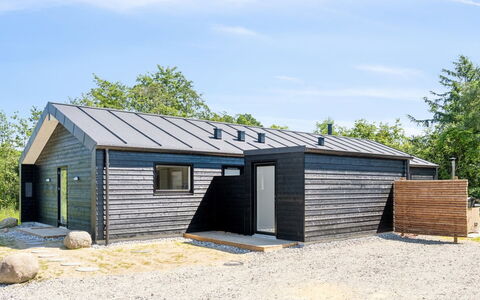 Lonneke - 450M from the Sea: Toit, Maison, Domicile, Chalet, Porte, Siding, Plate-Forme, Porche, Planche, Dur