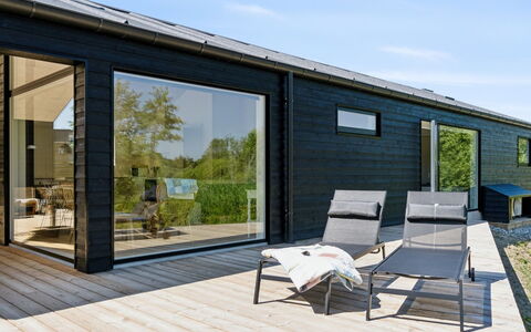 Lonneke - 450M from the Sea: Toit, Maison, Domicile, Chalet, Porte, Siding, Plate-Forme, Porche, Planche, Dur