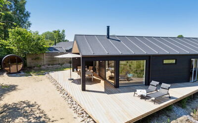 Lonneke - 450M from the Sea