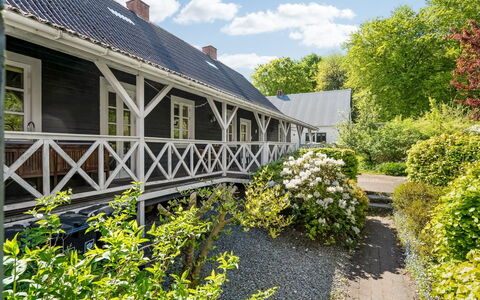 Ejnarine - 600M to the Fjord: Toit, Chalet, Biens, Jardin, Ferme, Cour, Siding, Aménagement Paysager, Allée, Arrière-Cour